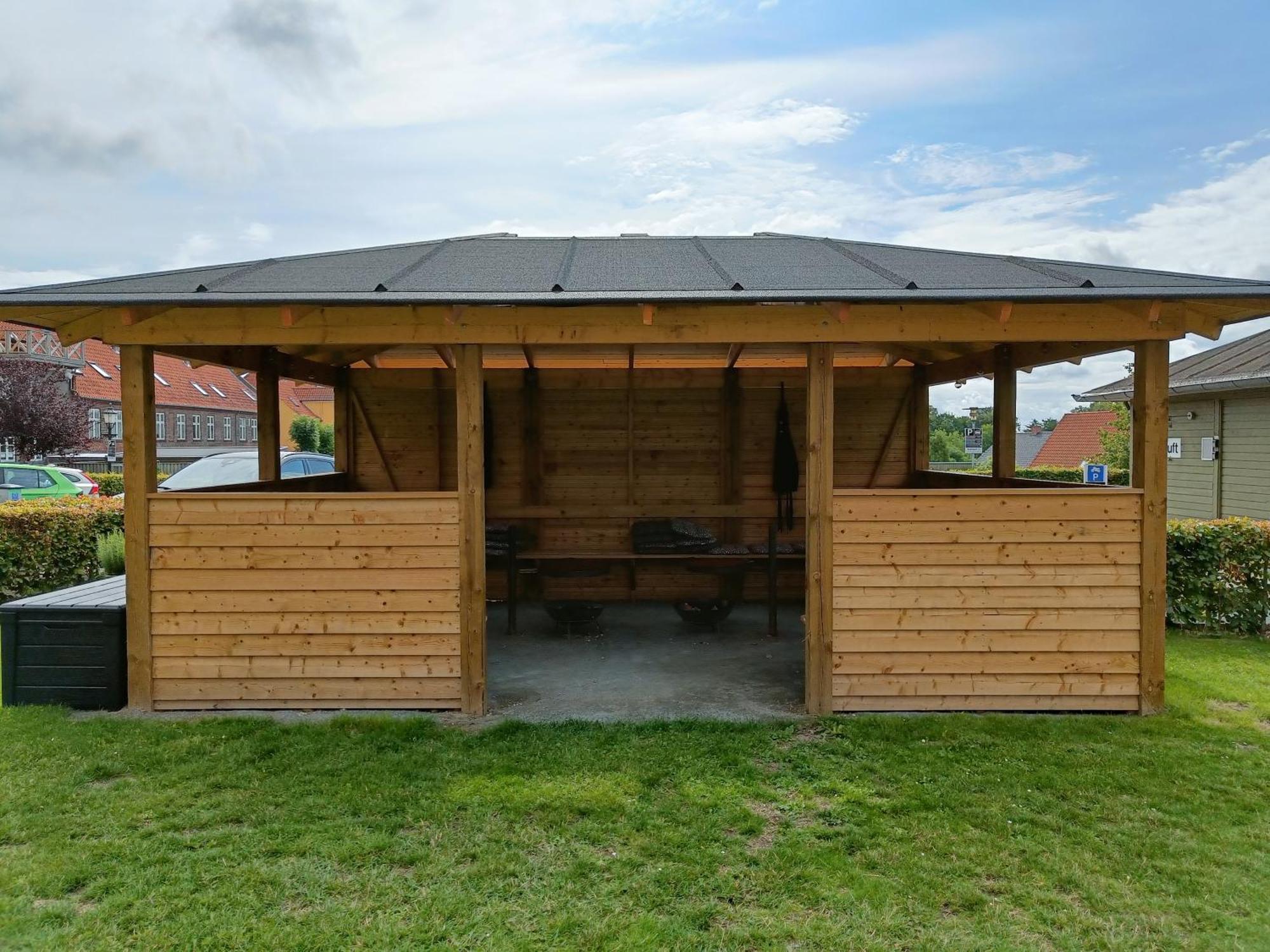 הוסטל סבנדבורג Stoberiet מראה חיצוני תמונה A wooden gazebo