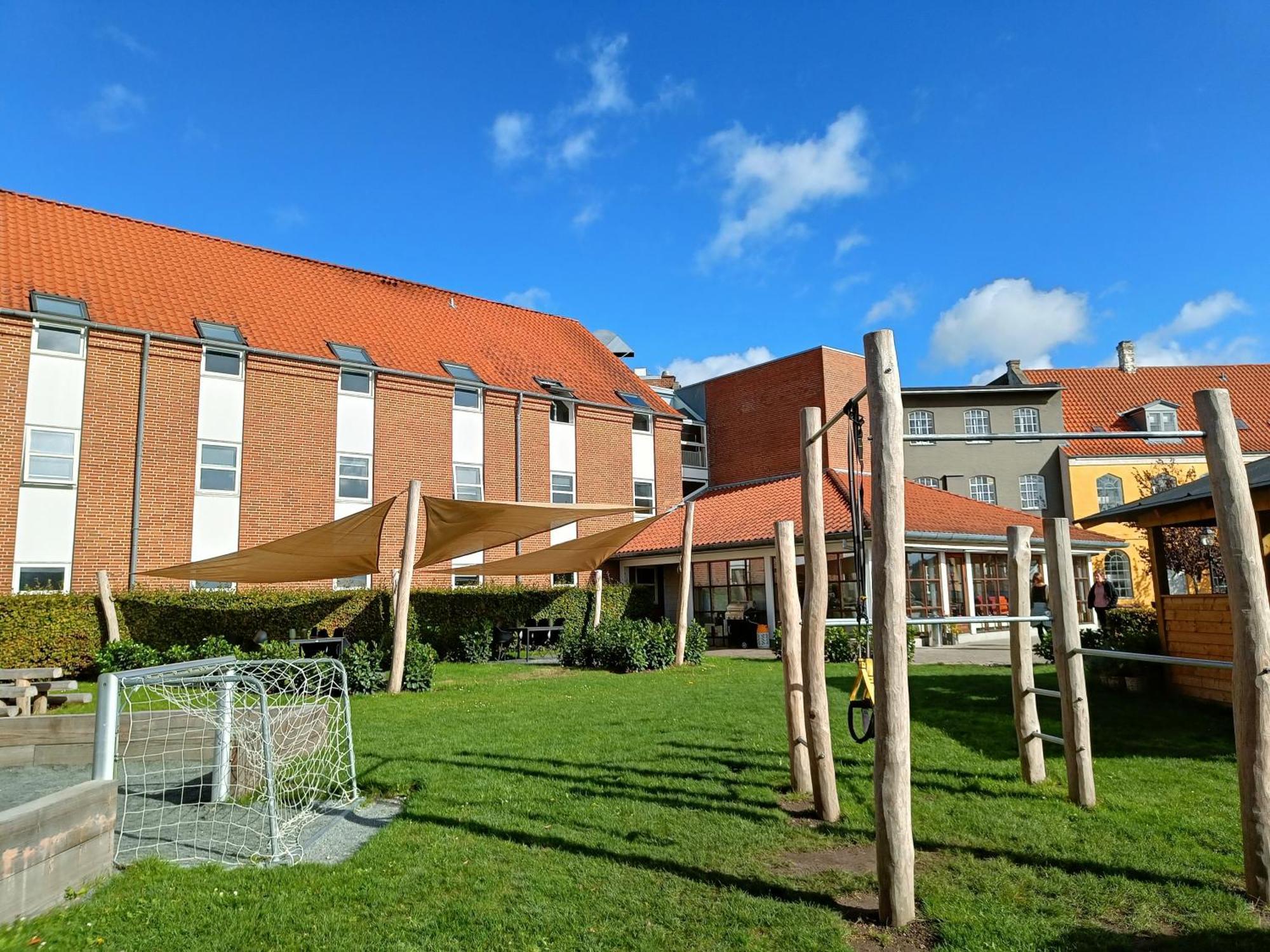 הוסטל סבנדבורג Stoberiet מראה חיצוני תמונה The school's main building