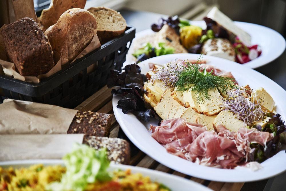הוסטל סבנדבורג Stoberiet מראה חיצוני תמונה A selection of cold buffet items
