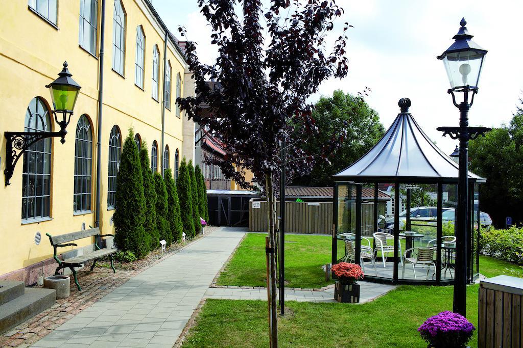 הוסטל סבנדבורג Stoberiet מראה חיצוני תמונה The courtyard of the former school